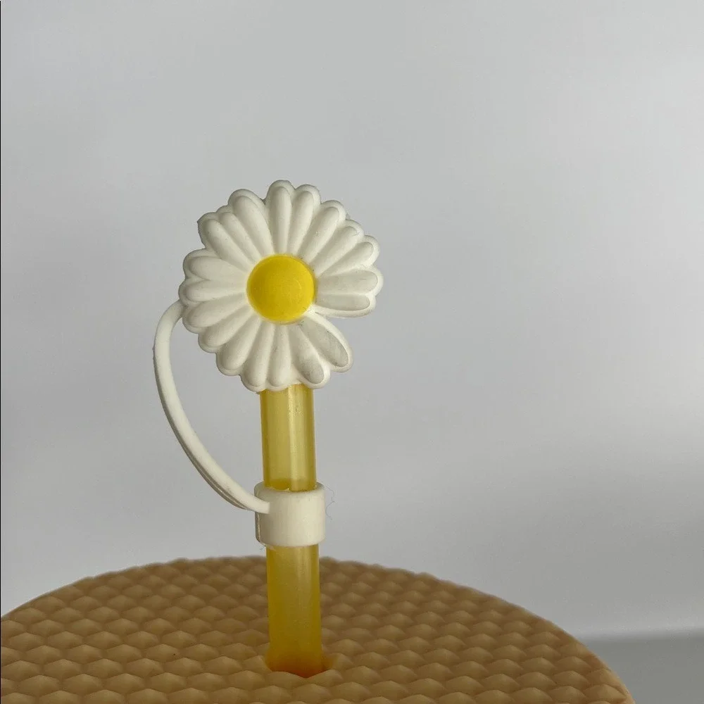 Starbucks‎ Matte Butter Yellow Studded Tumbler with Daisy Straw Cover